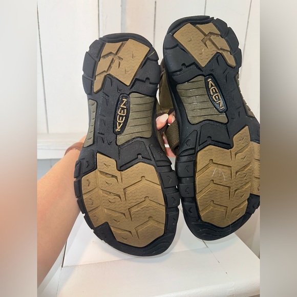 Keen Newport H2 Sandals - Army Green & Black -Size 7 Waterproof Hiking - Picture 9 of 13
